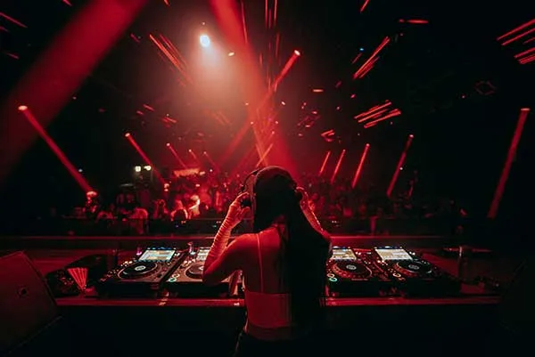 DJ
